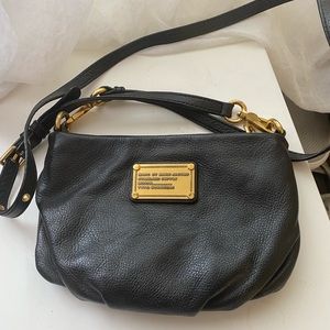 Mac Jacobs small cross body purse in black